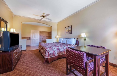 Greenville Hotel | Super 8 by Wyndham Greenville