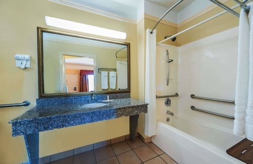 Greenville Hotel | Super 8 by Wyndham Greenville