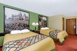 Grinnell Hotel | Super 8 by Wyndham Grinnell IA