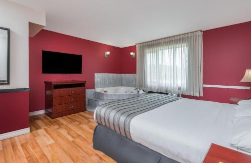 Guelph Hotel | Super 8 by Wyndham Guelph