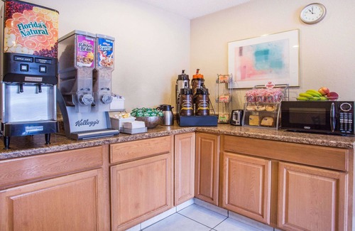 Harrisonburg Hotel | Super 8 by Wyndham Harrisonburg