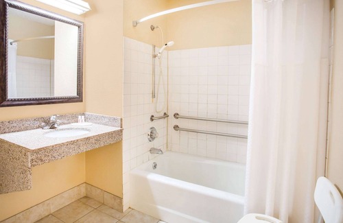 Harrisonburg Hotel | Super 8 by Wyndham Harrisonburg