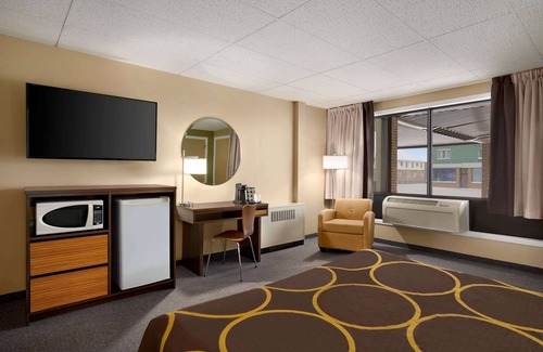 Hearst Hotel | Super 8 by Wyndham Hearst ON