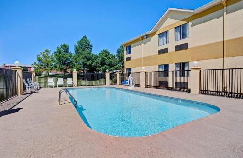 Hernando Hotel | Super 8 by Wyndham Hernando