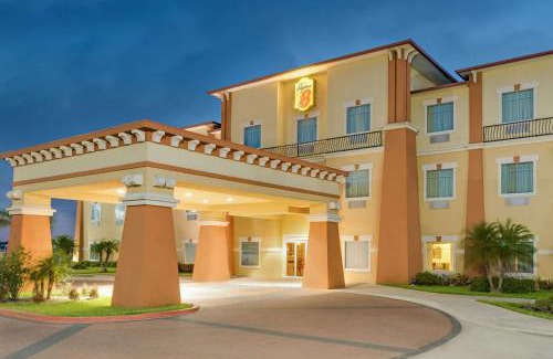 Hidalgo Hotel | Super 8 by Wyndham Hidalgo at La Plaza Mall & Mcallen Airport