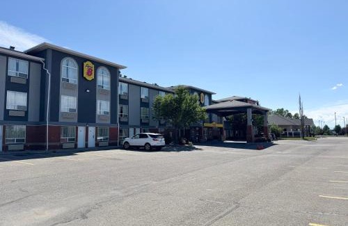 High River Hotel | Super 8 by Wyndham High River AB