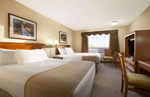 High Level Hotel | Super 8 by Wyndham High Level AB
