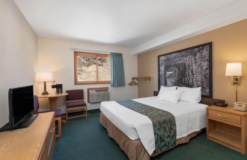 Hill City Hotel | Super 8 by Wyndham Hill City/Mt Rushmore/Area