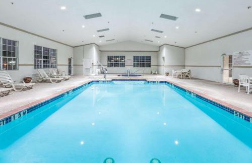 Hillsboro Hotel | Super 8 by Wyndham Hillsboro TX