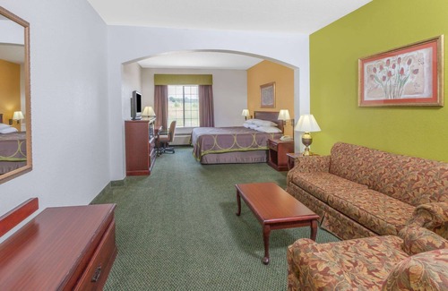 Hillsboro Hotel | Super 8 by Wyndham Hillsboro TX