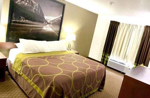 Hinton Hotel | Super 8 by Wyndham Hinton