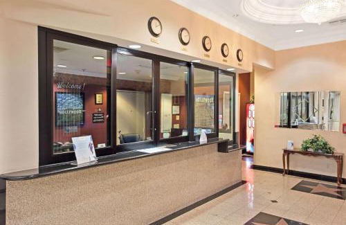 Little Armenia Hotel | Super 8 by Wyndham Hollywood/LA Area