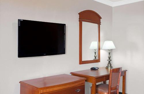 Little Armenia Hotel | Super 8 by Wyndham Hollywood/LA Area