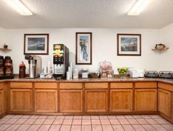Houghton Hotel | Super 8 by Wyndham Houghton