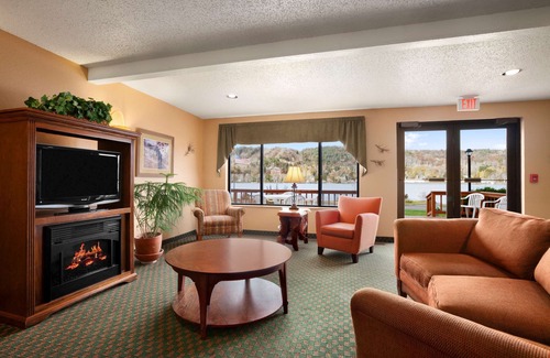Houghton Hotel | Super 8 by Wyndham Houghton