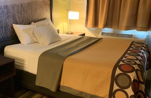 Houghton Hotel | Super 8 by Wyndham Houghton