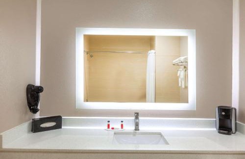 Barker Hotel | Super 8 by Wyndham Houston Northwest Cypress