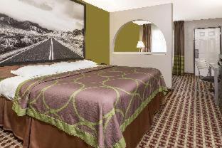 Nassau Bay Hotel | Super 8 by Wyndham Houston Webster NASA