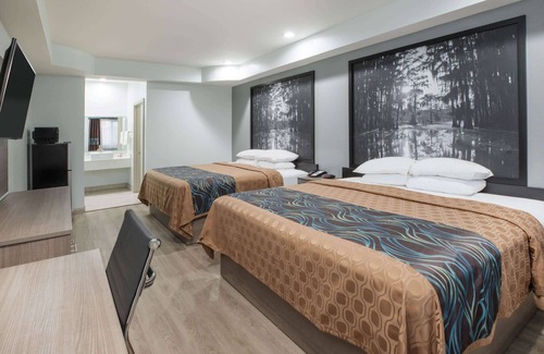 Humble Hotel | Super 8 by Wyndham Humble/Fallcreek/Houston