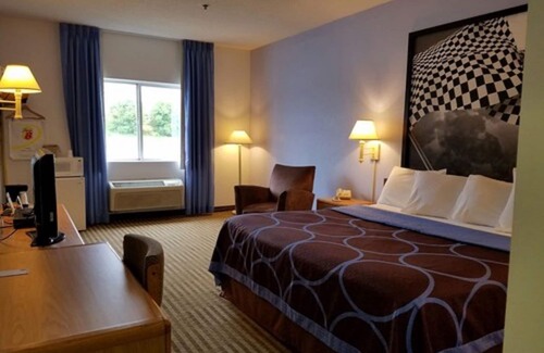 Huntington Hotel | Super 8 by Wyndham Huntington