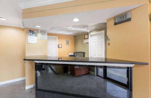 Southport Hotel | Super 8 by Wyndham Indianapolis-Southport Rd