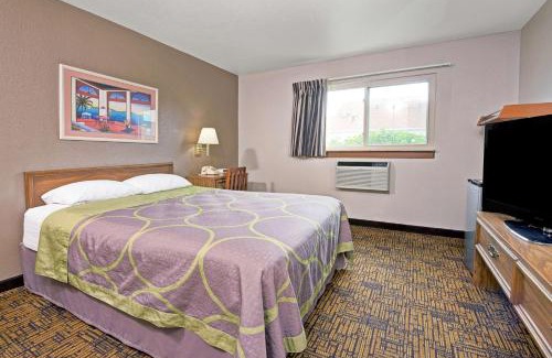 Beech Grove Hotel | Super 8 by Wyndham Indianapolis Emerson