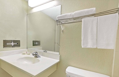 Indianapolis Hotel | Super 8 by Wyndham Indianapolis South