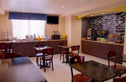 Irving Hotel | Super 8 by Wyndham Irving/DFW Apt/North