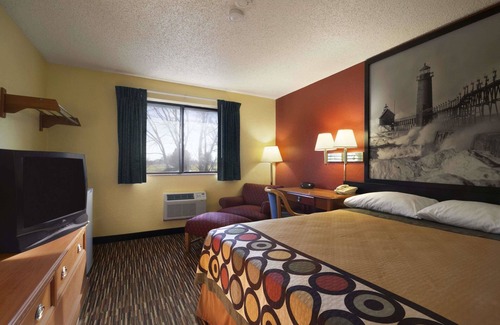 Kalamazoo Hotel | Super 8 by Wyndham Kalamazoo