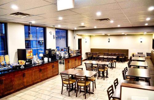 Dilworth Mountain Estates Hotel | Super 8 by Wyndham Kelowna BC