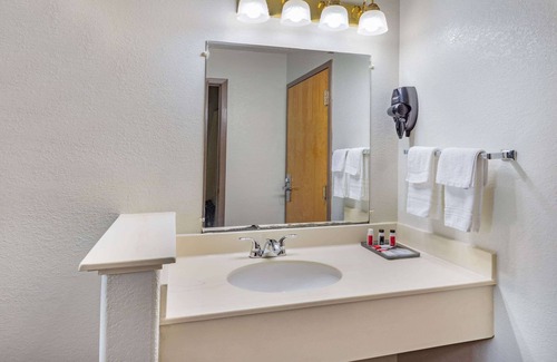 Kinder Hotel | Super 8 by Wyndham Kinder/Coushatta near Casino