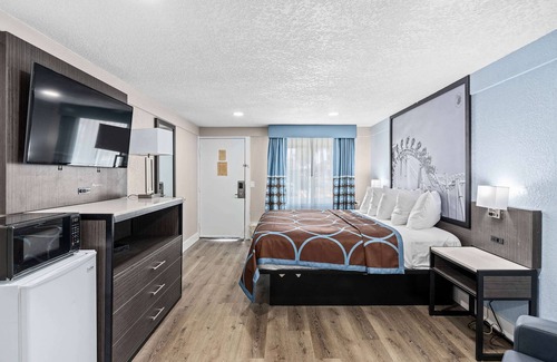 Florida Central Atlantic Coast Hotel | Super 8 by Wyndham Kissimmee/Orlando
