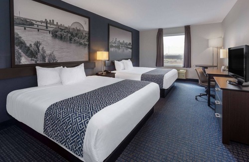 Lachenaie Hotel | Super 8 by Wyndham Lachenaie/Terrebonne