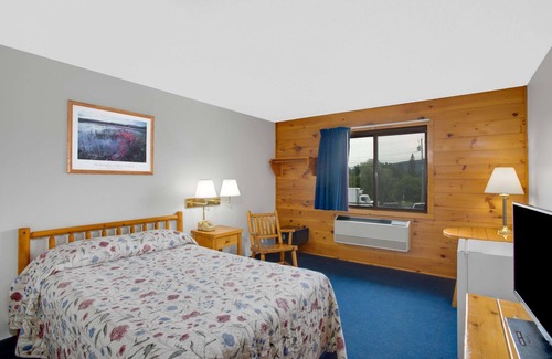 Lake George Hotel | Super 8 by Wyndham Lake George/Warrensburg Area