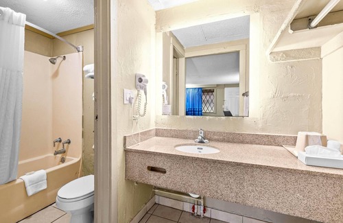 Lantana Hotel | Super 8 by Wyndham Lantana West Palm Beach