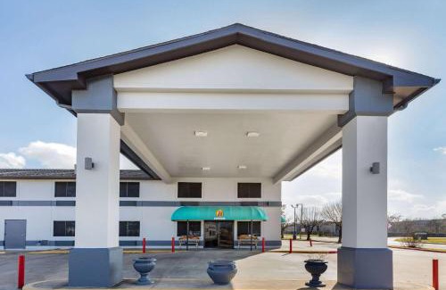 League City Hotel | Super 8 by Wyndham League City Kemah Area