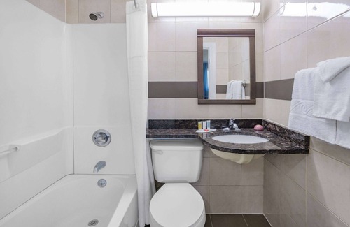 Lindenhurst Hotel | Super 8 by Wyndham Lindenhurst
