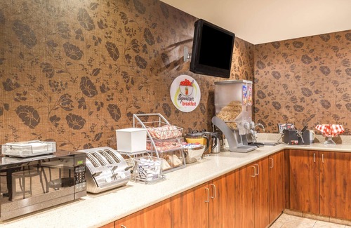 Liverpool Hotel | Super 8 by Wyndham Liverpool/Clay/Syracuse Area