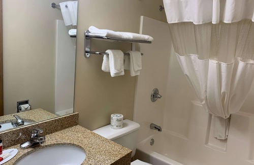 Liverpool Hotel | Super 8 by Wyndham Liverpool/Clay/Syracuse Area