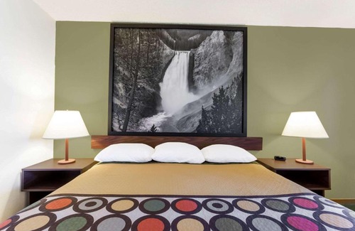 Livingston Hotel | Super 8 by Wyndham Livingston