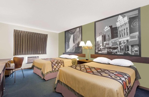 Livingston Hotel | Super 8 by Wyndham Livingston