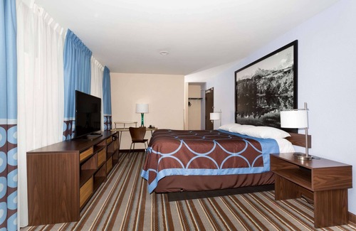 Longmont Hotel | Super 8 by Wyndham Longmont/Twin Peaks