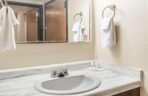 Luverne Hotel | Super 8 by Wyndham Luverne
