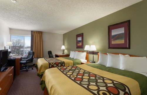 Madison Hotel | Super 8 by Wyndham Madison South