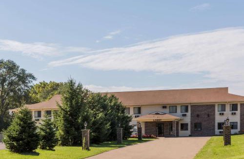 Madison Hotel | Super 8 by Wyndham Madison