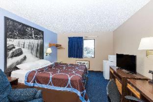 Manhattan Hotel | Super 8 by Wyndham Manhattan KS
