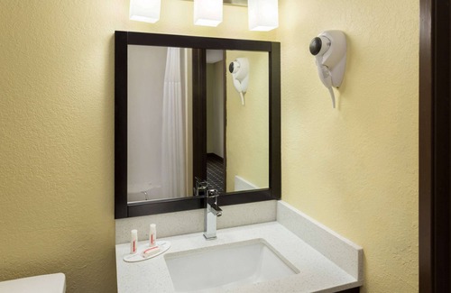 Marietta Hotel | Super 8 by Wyndham Marietta