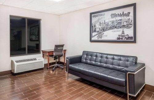 Marshall Hotel | Super 8 by Wyndham Marshall