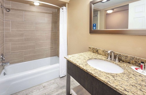 Marysville Hotel | Super 8 by Wyndham Marysville/Port Huron Area
