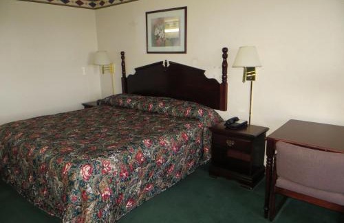 McLean Hotel | Super 8 by Wyndham McLean/Bloomington SW